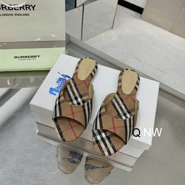 Picture of Burberry Slippers _SKUBurberrysz35-40NW04043271